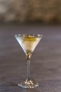 A classic Dry Martini serve